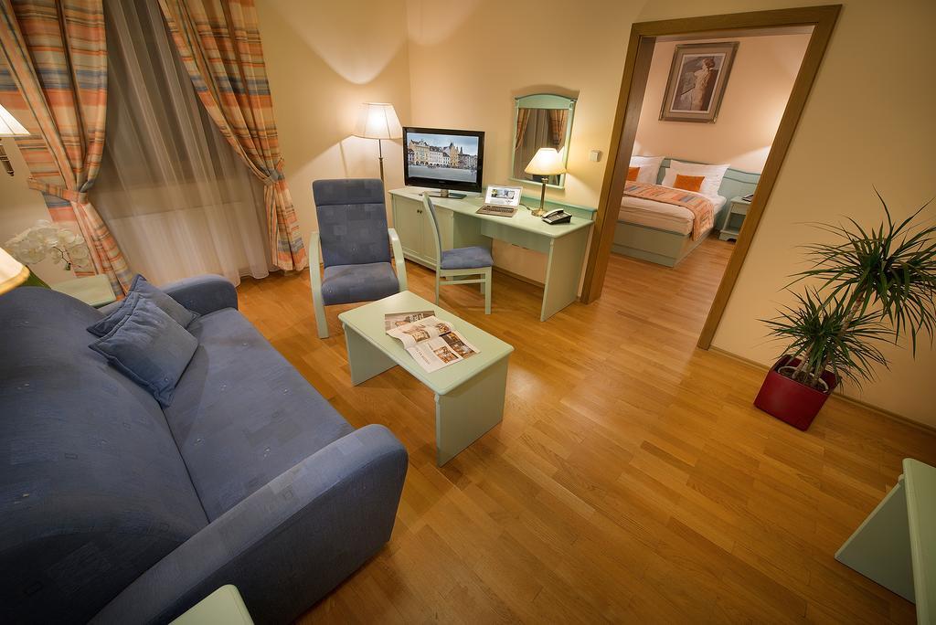 Old Town Bed & Breakfast Τσέσκε Μπουντεγιόβιτσε Εξωτερικό φωτογραφία